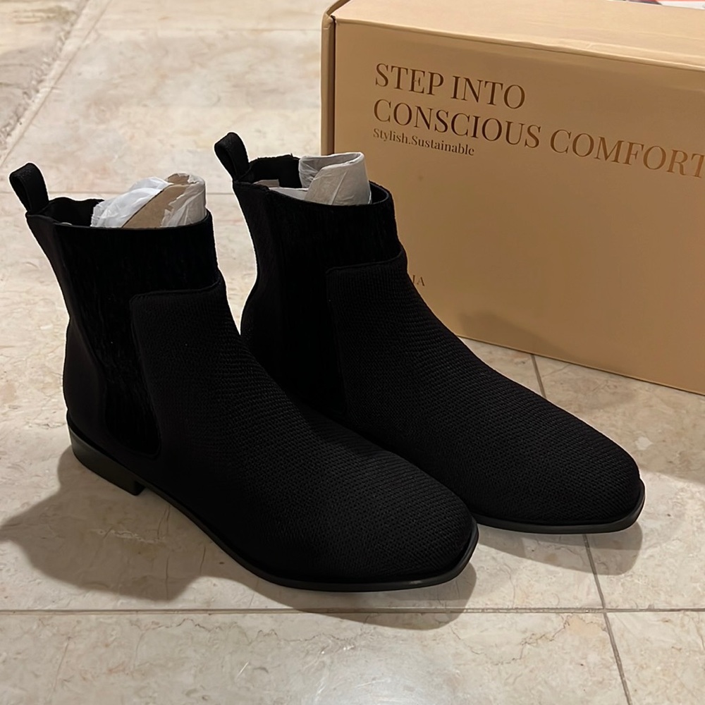 BRAND NEW Vivaia Water repellent Black Ankle Booties EU Size 38 Size 7
